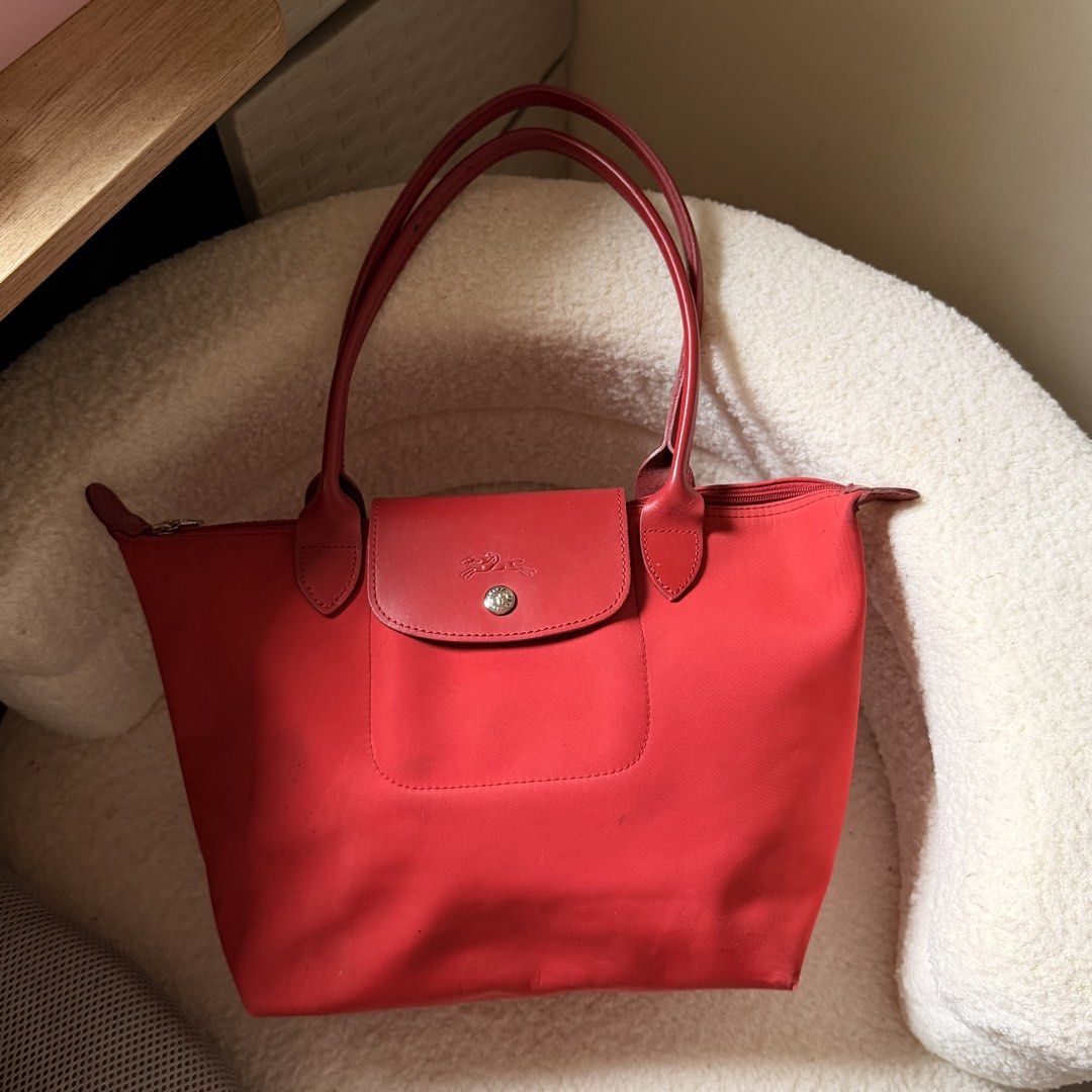 authentic longchamp red (Category: Luxury Bags & Wallets) located in Daraga. Submitted by syaiii_ (Listing ID 1465537688, Image 3). Description: authentic longchamp ykk zip size: small no issue, good condition naka stock lang di nagagamit .