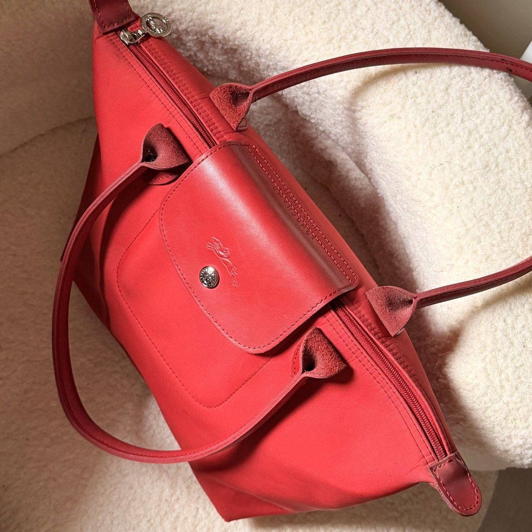 authentic longchamp red (Category: Luxury Bags & Wallets) located in Daraga. Submitted by syaiii_ (Listing ID 1465537688, Image 2). Description: authentic longchamp ykk zip size: small no issue, good condition naka stock lang di nagagamit .