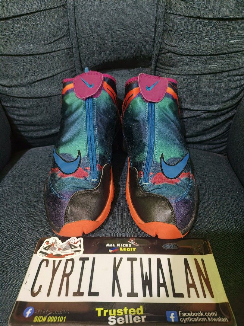 Authentic Nike Gary Payton The Glove Premium Tech (Category: Sneakers) located in Baguio. Submitted by ckiwalan (Listing ID 1465459582, Image 3). Description: For sale Authentic Excellent condition No sole separation Signs of use only No major issue Playable Collectors Pair Baguio city can ship natinowide.