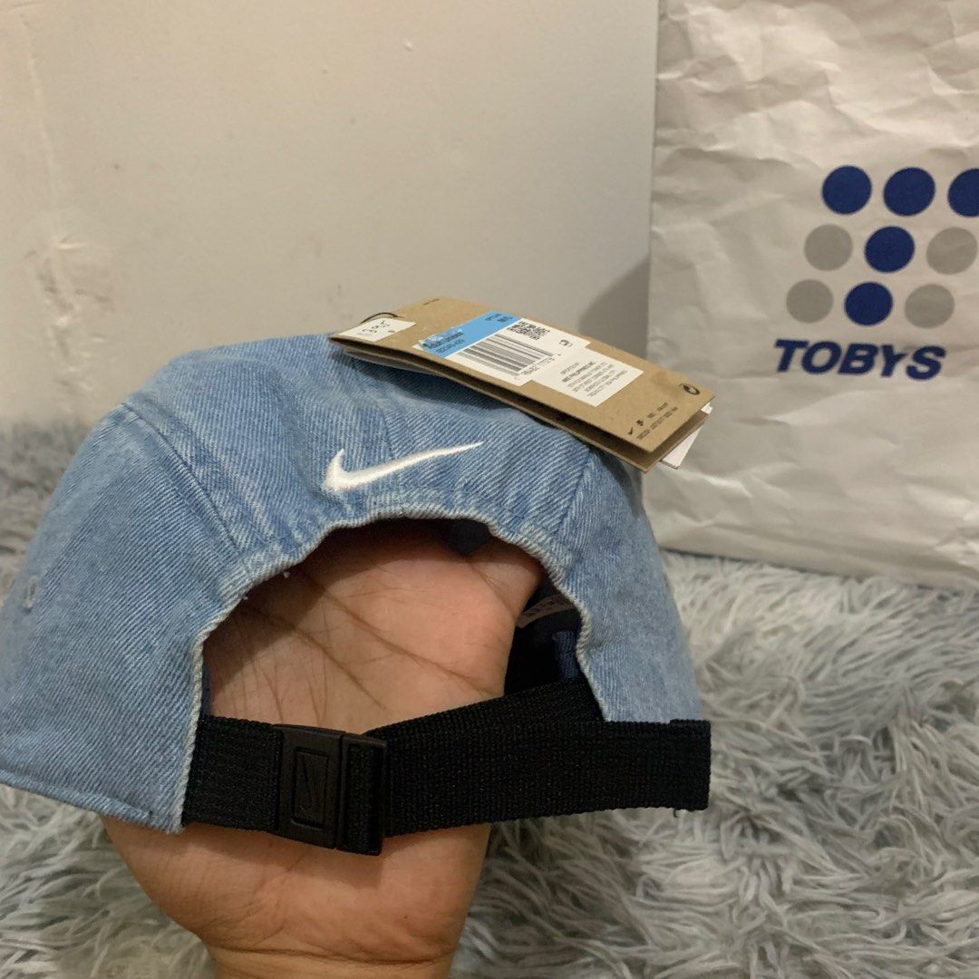 Authentic Nike Panel Cap Brandnew (Category: Caps & Hats) located in Manila. Submitted by steeezyyy (Listing ID 1465521194, Image 2). Description: brandnew with hangtag and paper bag 1500 only pm lang po meet up sa malapit Location : Mandaluyong City .