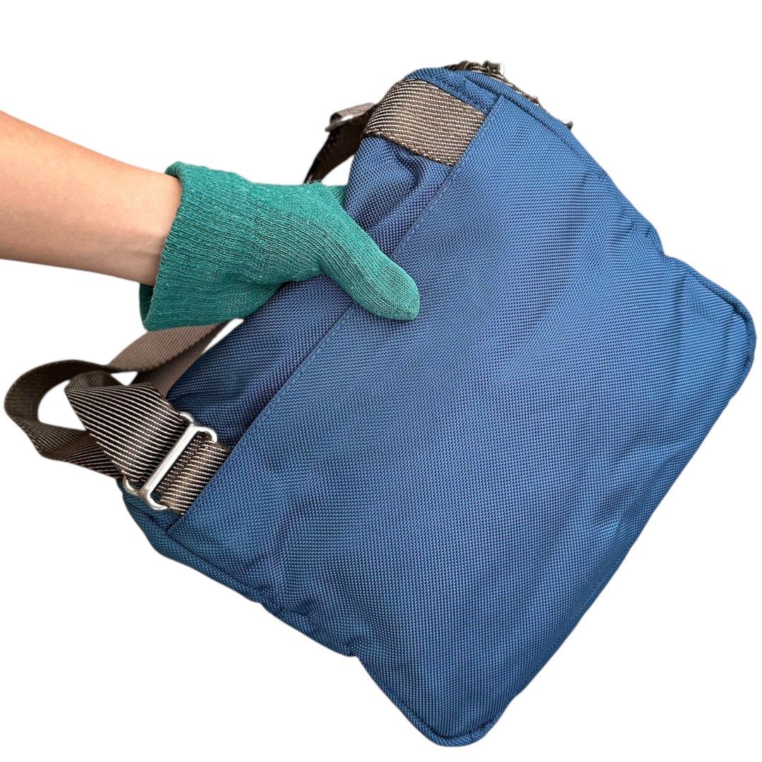 Authentic TUMI (Category: Sling Bags) located in San Fabian. Submitted by rei_aniels (Listing ID 1465418154, Image 3). Description: TUMI Like new No flaws Sling Bag Adjustable Strap .