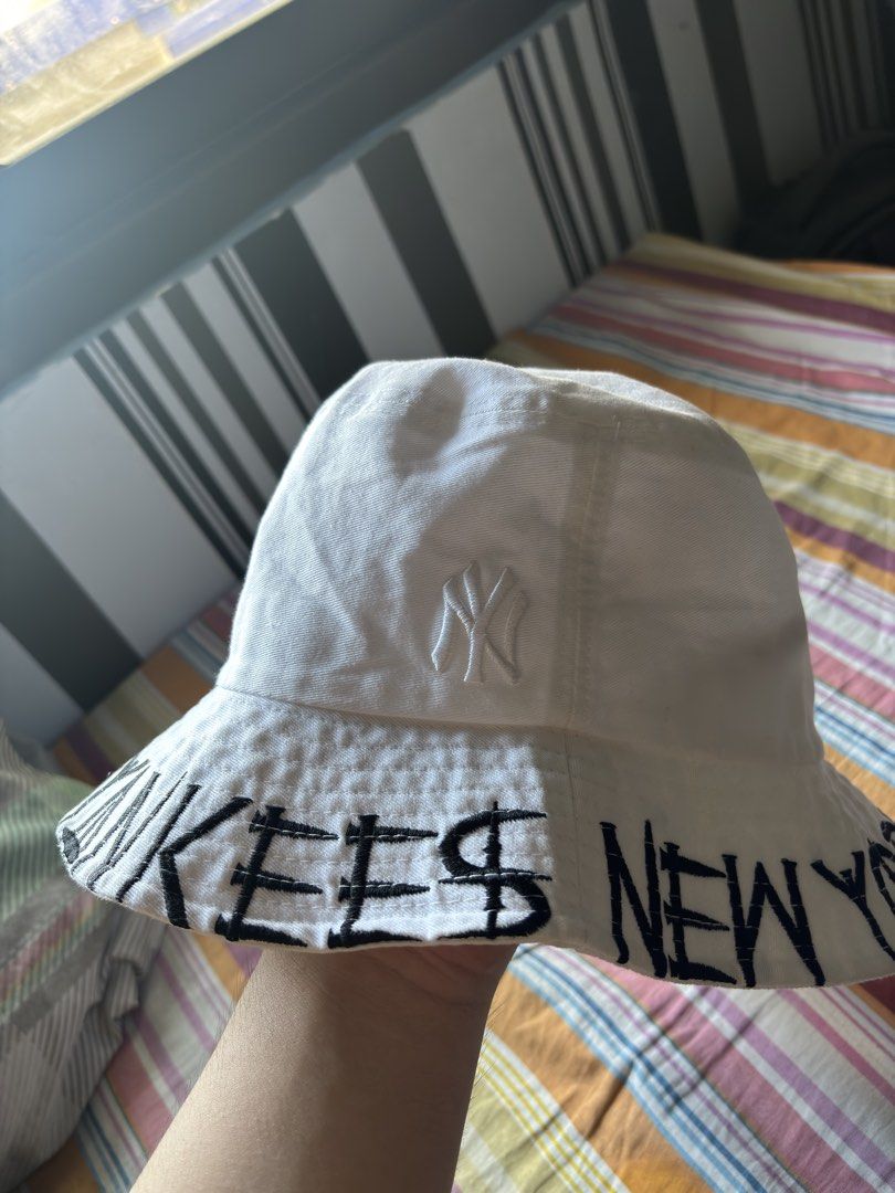 Authentic White MLB New York Yankees bucket hat (Category: Caps & Hats) located in Manila. Submitted by friedcrispybacon (Listing ID 1465471053, Image 1). Description: 9.5/10 Good condition just need cleaning Location: Dagupan City, Pangasinan • Local meet-up (nearby areas) Shipping Options: • J&T Express - Preferred (Payment First) • Lalamove COD - Preferred (Depends on the area • LBC Express (COD / COP) Payment First is accepted for all courier