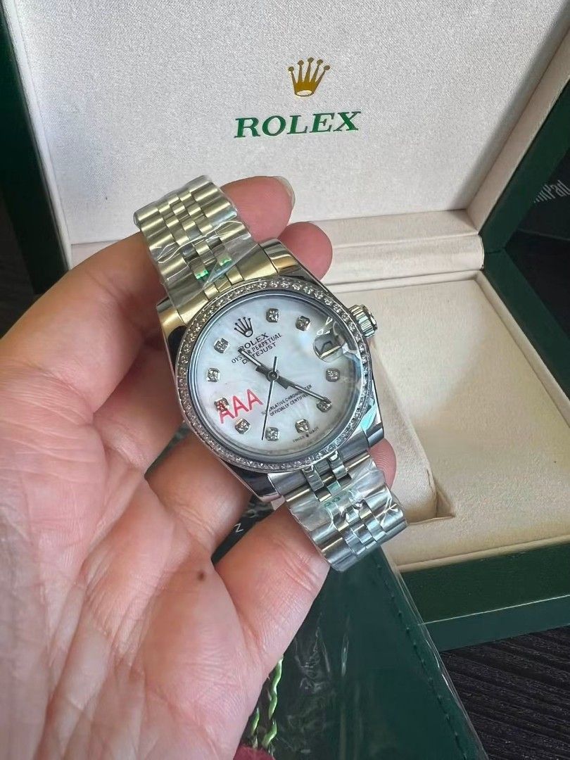 Automatic small and large size (Category: Women's Watches) located in Manila. Submitted by chellesshop (Listing ID 1465399665, Image 2). Description: .