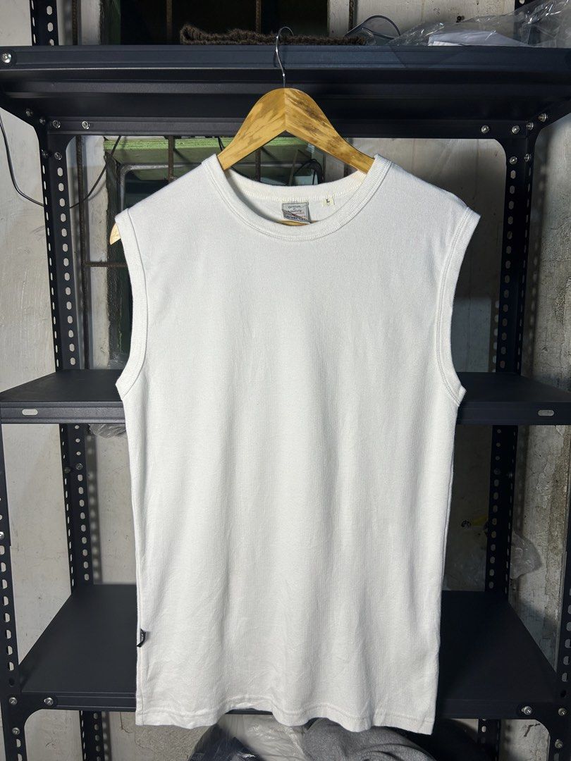 AVIREX MEN PLAIN TANKTOP (Category: Tshirts & Polo Shirts ) located in Manila. Submitted by findswearv2_ (Listing ID 1465414237, Image 1). Description: AVIREX MEN PLAIN TANKTOP Szie L on tag (W-18 L-28) Condition : Asnew Condition Color rate : 10/10 Issue : No any small or hidden issue Dm to purchased📩 📍Cavite.