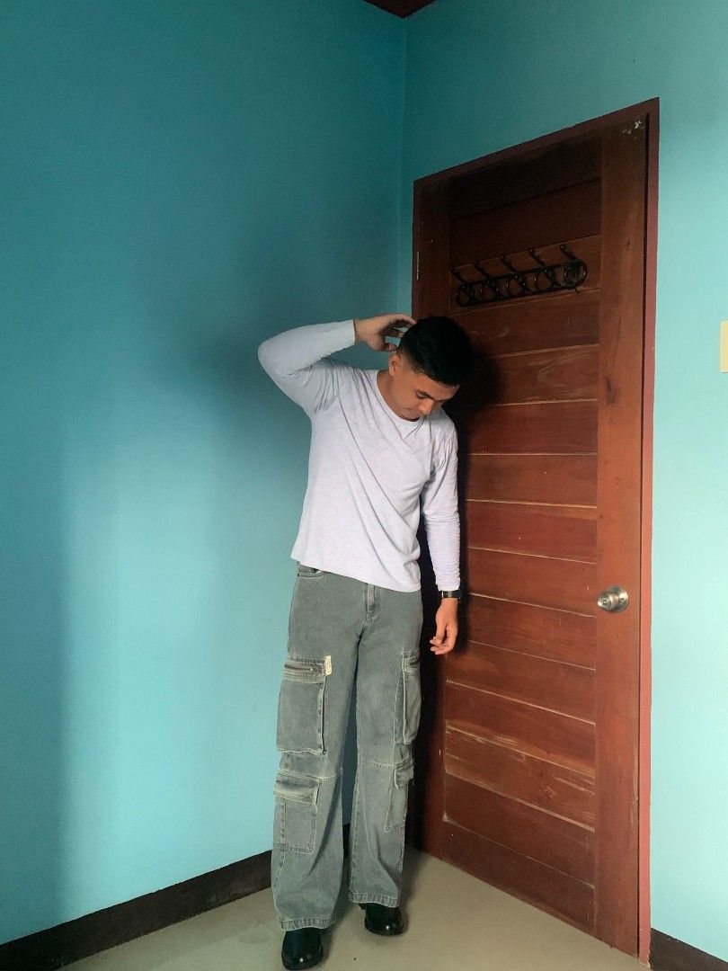 Baggy Cargo Pants (Category: Jeans) located in Cebu City. Submitted by authentica.28 (Listing ID 1465529015, Image 2). Description: Cargo baggy Pants Details: 📋 waistline-30📐 length-41📐 thighs-11📐 hem-11📐 condition rate 10/10✔️ color rate 10/10✔️ issue:🙅 NOTE:❗️ •No free shipping •No COD •Payment first •MOP Gcash / Cash •Color may vary due to lighting •1-2 days reservation(need downpayment ₱100 per item) •No return/refund •All items are thr