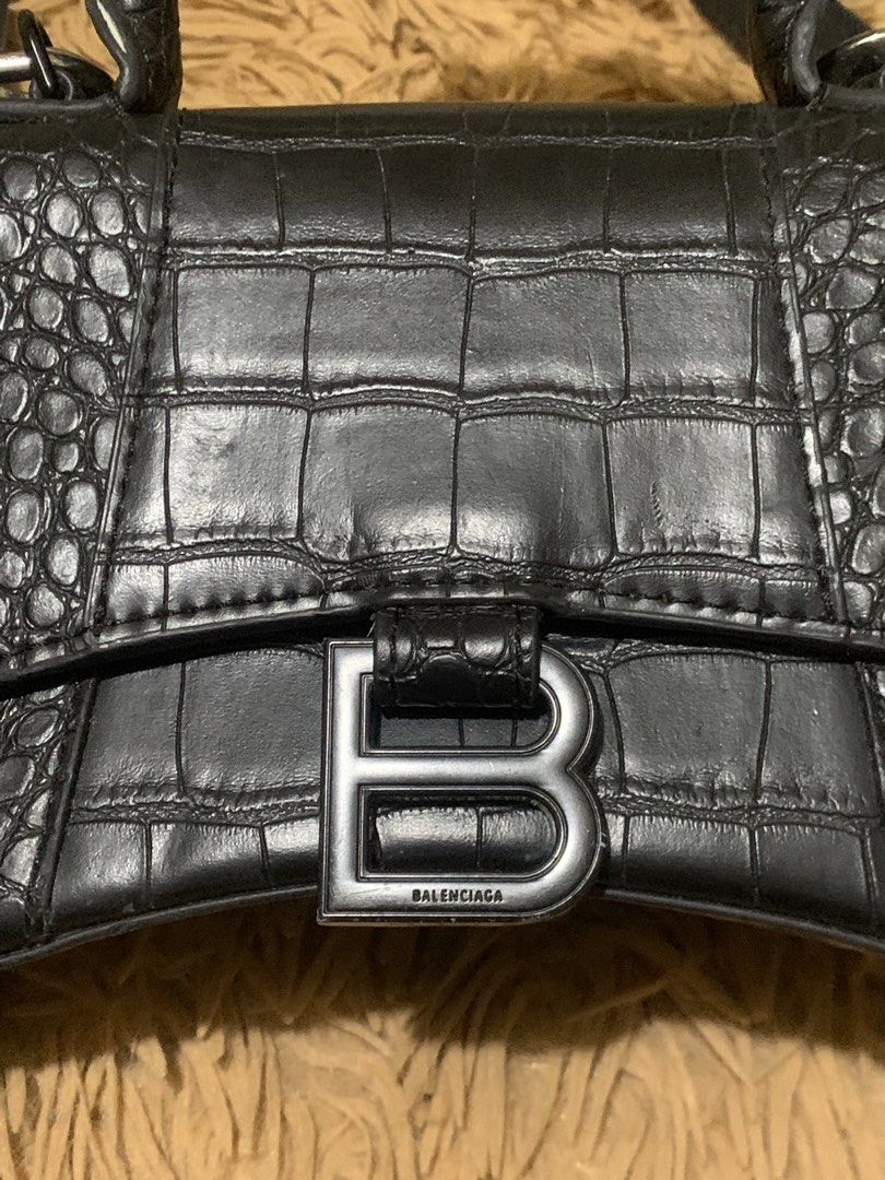 Balenciaga (Category: Luxury Bags & Wallets) located in Legazpi City. Submitted by casanibrah33153 (Listing ID 1465404390, Image 3). Description: .