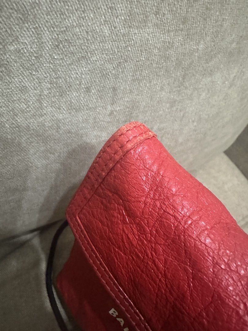 AUTHENTIC BALENCIAGA EXPLORE SMALL POUCH Black CRINKLED PRE OWNED (Category: Cross-body Bags) located in Manila. Submitted by royal_vintage_thriftshop (Listing ID 1465537436, Image 3). Description: Balenciaga Explorer Small Pouch Black Crinkled Authentic Pre owned. However, the color/hue in the photo may slightly differ from the color of the actual product due to inconsistencies of various computers, monitors, displays lighting sources & digital.
