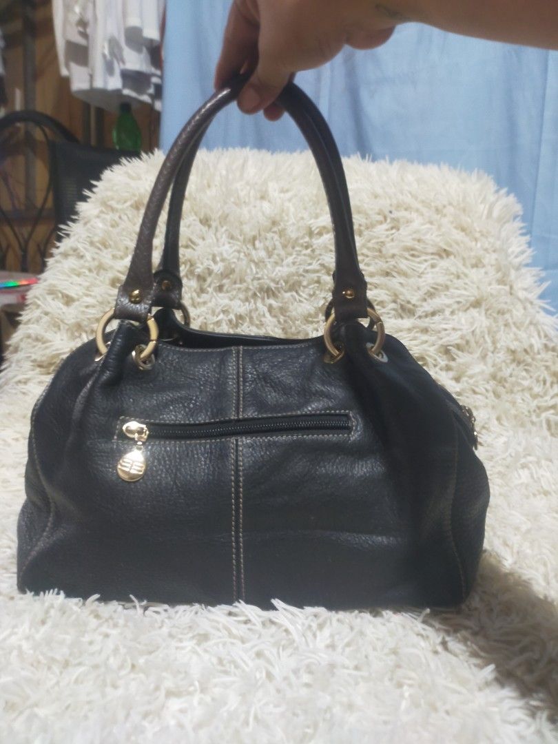 Balenciaga hand bag (Category: Luxury Bags & Wallets) located in Manila. Submitted by darleng.d228ef (Listing ID 1465383857, Image 3). Description: .