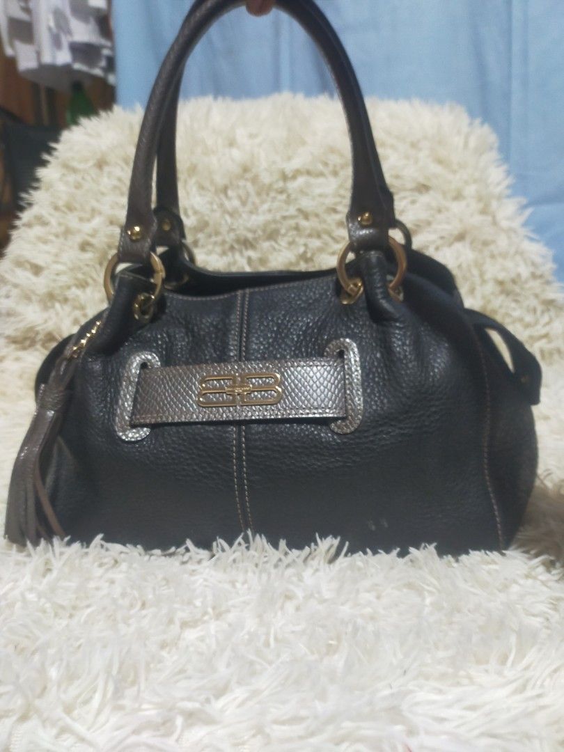 Balenciaga hand bag (Category: Luxury Bags & Wallets) located in Manila. Submitted by darleng.d228ef (Listing ID 1465383857, Image 1). Description: .