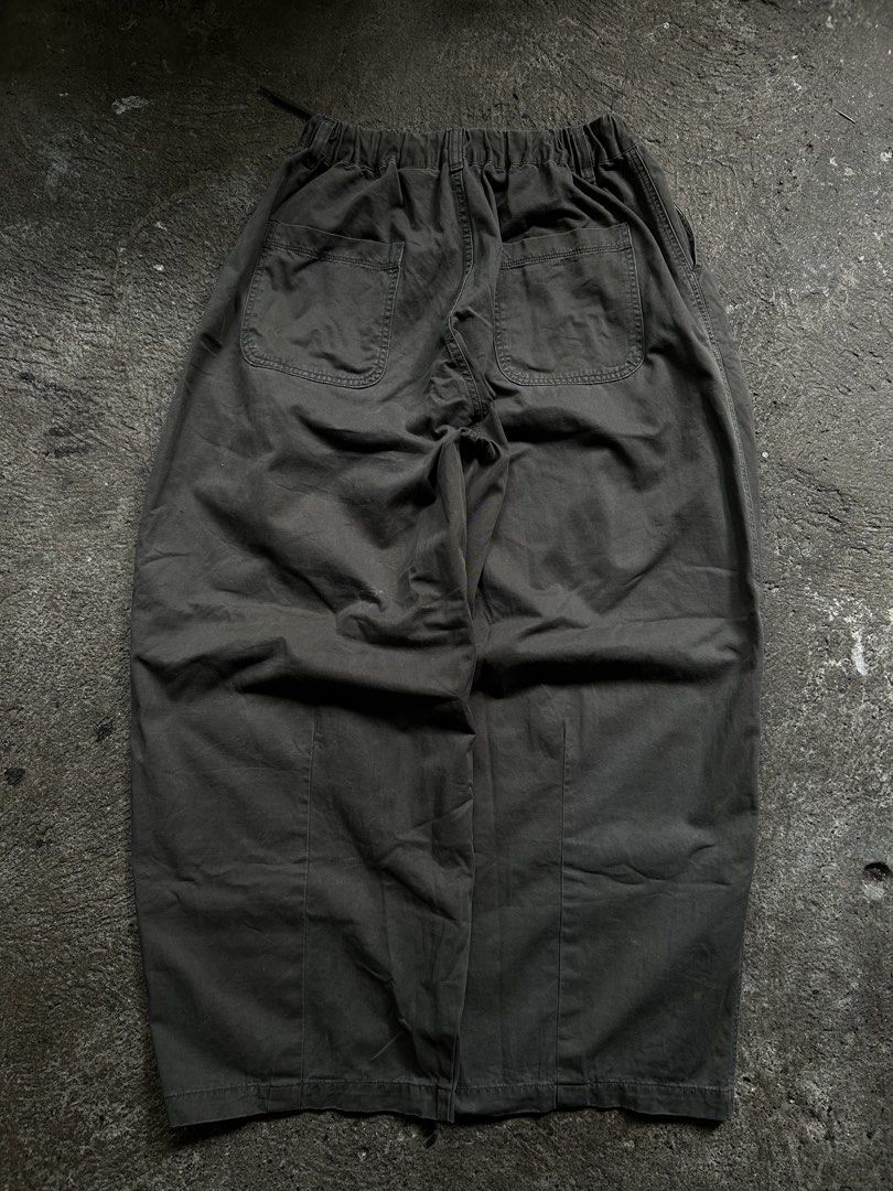 Balloon Type Pants (Category: Jeans) located in Caloocan City. Submitted by hustlenhunt (Listing ID 1465471801, Image 2). Description: •Dimes: Waist-28-38(Elastic waistband with adjustable drawstring) •Length- 40 •Leg opening-10.5 •Thigh-14 •Issue: Need Wash •Color- Army Green •Condition- 8/10 •The Color may vary due to lighting •MOP- Gcash/BDO •MOD- JNT/LALAMOVE/MEET-UP 📍North Caloocan.