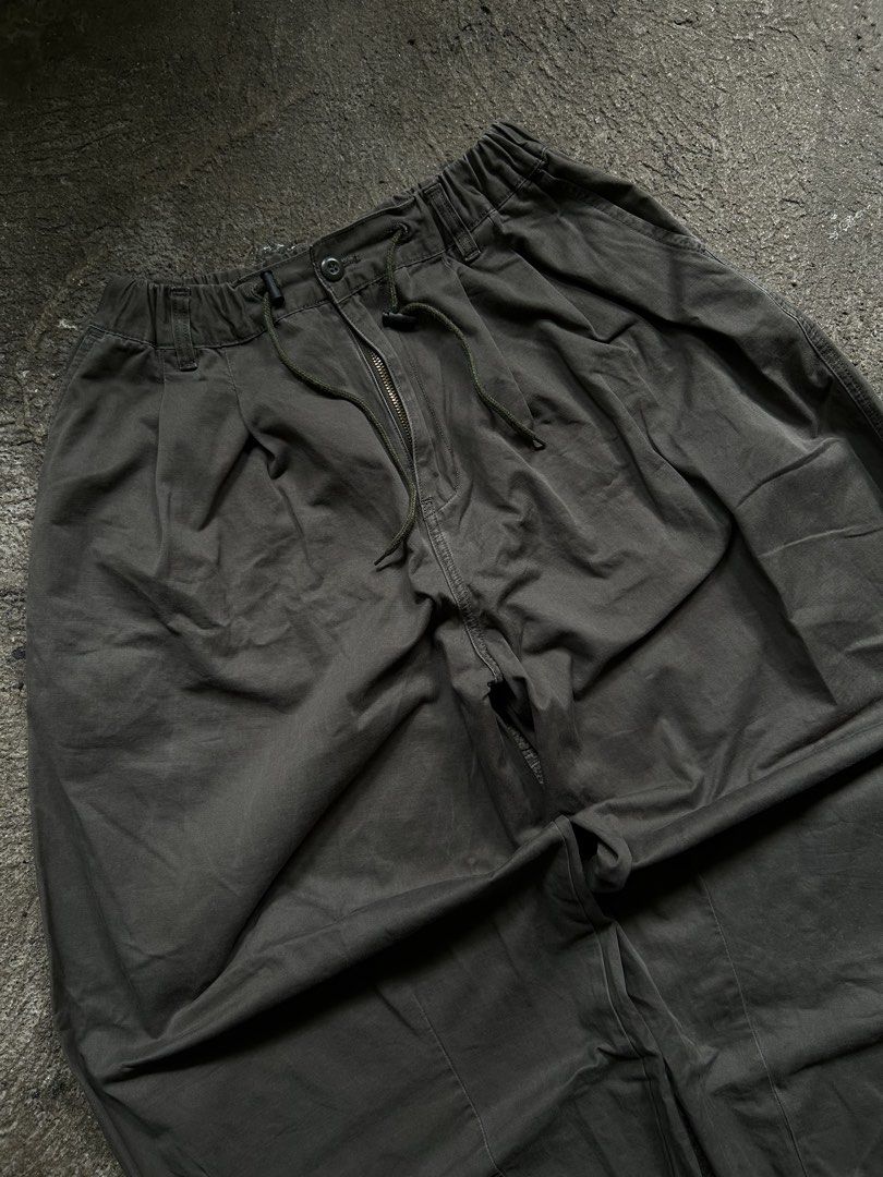 Balloon Type Pants (Category: Jeans) located in Caloocan City. Submitted by hustlenhunt (Listing ID 1465471801, Image 3). Description: •Dimes: Waist-28-38(Elastic waistband with adjustable drawstring) •Length- 40 •Leg opening-10.5 •Thigh-14 •Issue: Need Wash •Color- Army Green •Condition- 8/10 •The Color may vary due to lighting •MOP- Gcash/BDO •MOD- JNT/LALAMOVE/MEET-UP 📍North Caloocan.