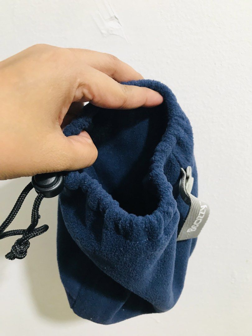 BCOZZY DRAWSTRING POUCH (Category: Purses & Pouches) located in Gamu. Submitted by 2022bagsbunny (Listing ID 1465411434, Image 3). Description: .