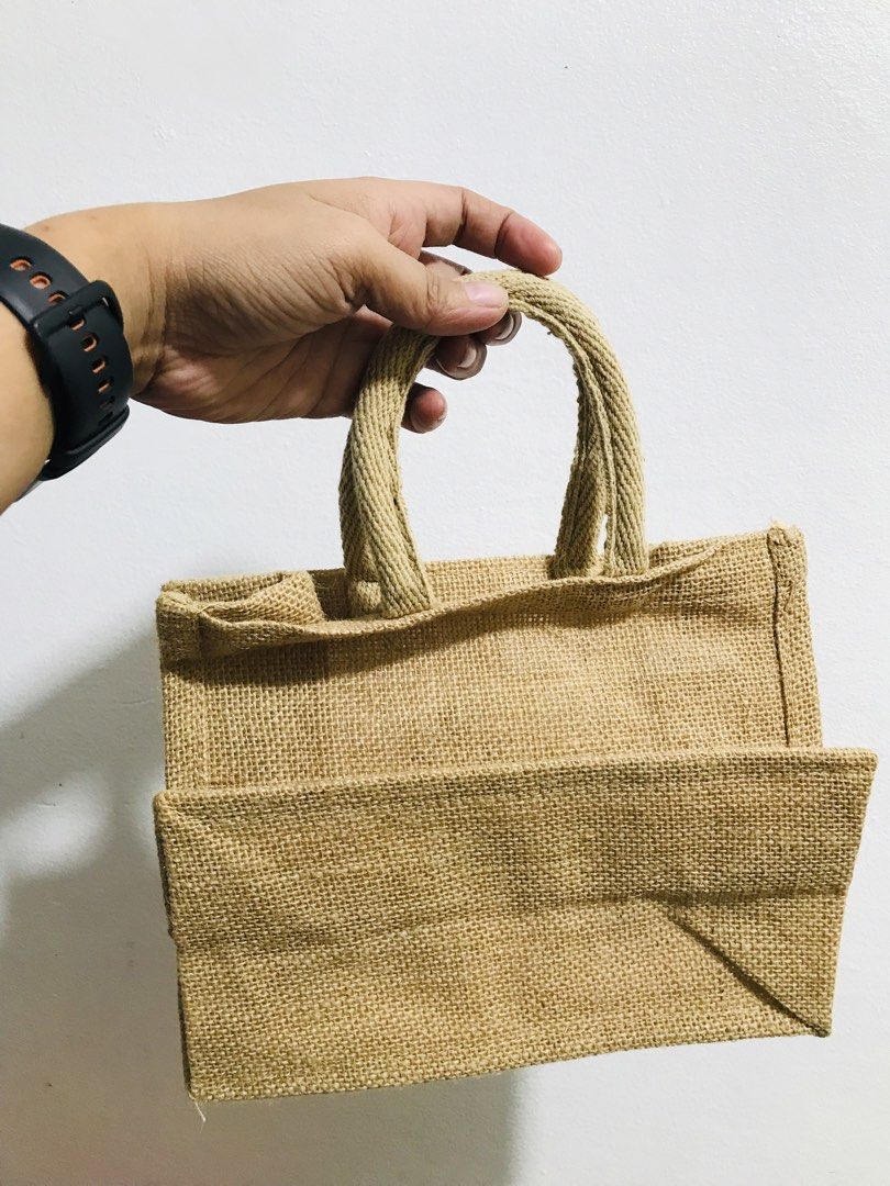 BEACH BAG (Category: Beach Bags) located in Gamu. Submitted by 2022bagsbunny (Listing ID 1465407011, Image 2). Description: .