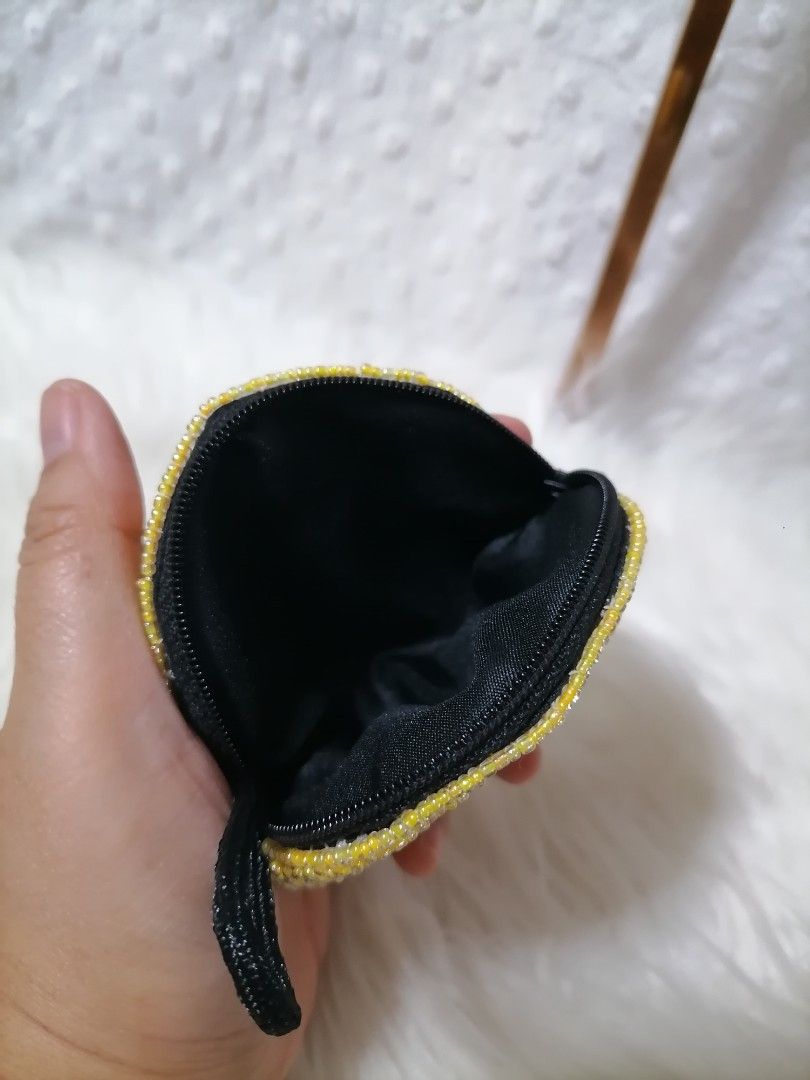 Beaded Coin Purse (Category: Purses & Pouches) located in Butuan. Submitted by az-branded.items (Listing ID 1465501736, Image 3). Description: From Japan.