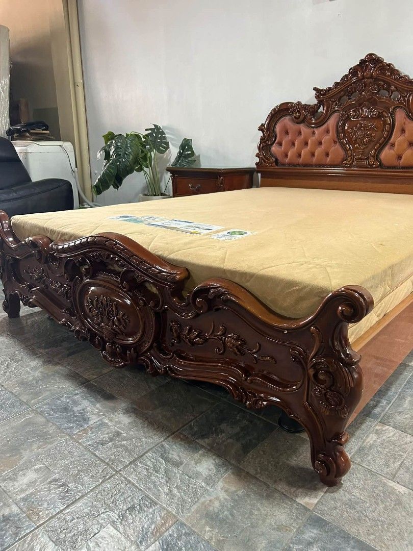 Bed Set queen (Category: Bed Frames & Mattresses) located in Meycauayan. Submitted by marygracecasimiro (Listing ID 1465477861, Image 2). Description: Victorian Queen Bedset with Tempered Glass Side Table from Italy😍😍😍 P60,000 lang Suki 83x65x20in/ Bedframe 24x17x24in/ Tempered Glass Center Table Complete Set Mattess 10in/ Washable Cober Victorian Set Solid Wood Heavy Duty No issue Good Condition♥️♥️♥️♥️ Minor Scratch From Italy.