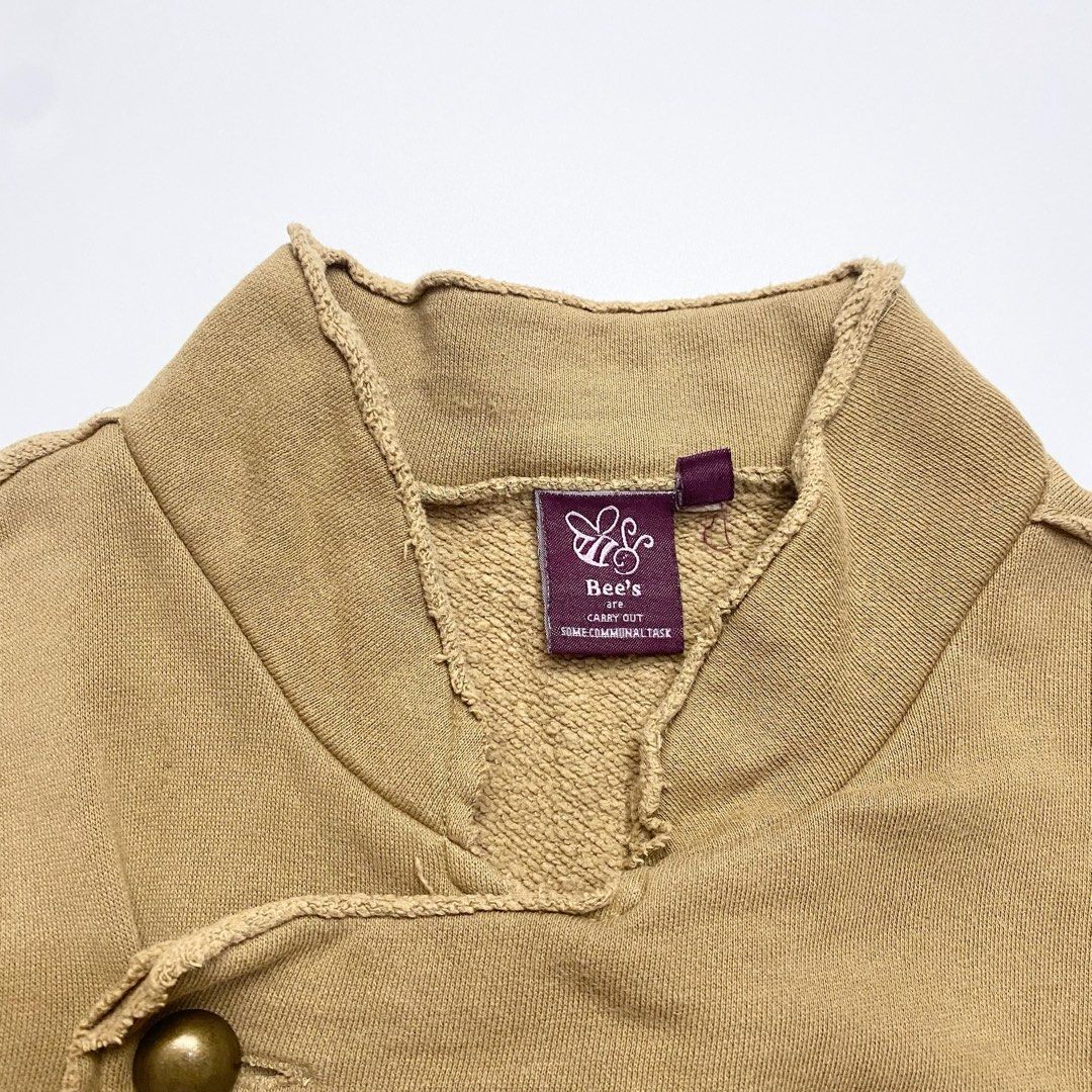 Bee's sude button jacket // archive military (Category: Coats, Jackets and Outerwear) located in Dagupan City. Submitted by maxi.vint (Listing ID 1465494842, Image 2). Description: .