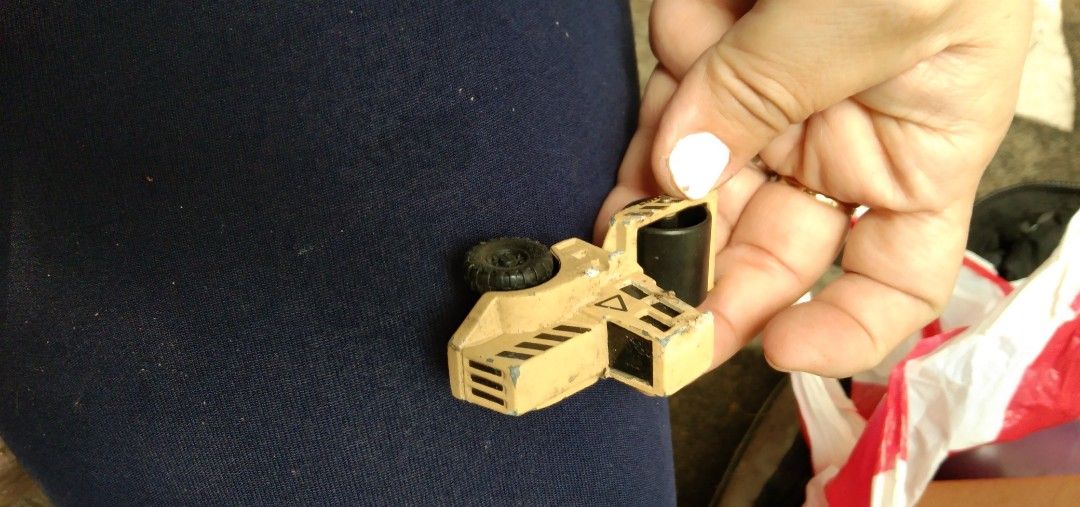Beige construction truck (Category: Kids Toys) located in Quezon City. Submitted by eidorableshop (Listing ID 1465393545, Image 2). Description: .