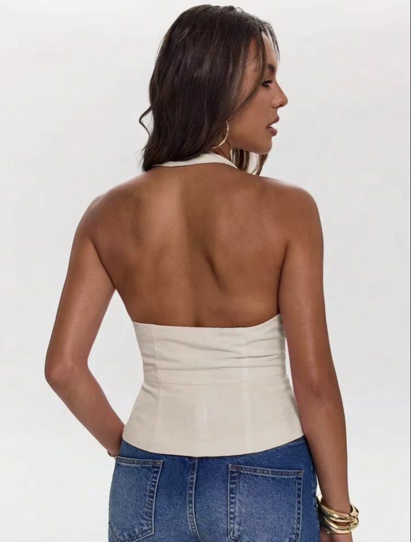 Beige Halter Top Linen-Blend Open Back Sleeveless (Category: Sleeveless) located in Villasis. Submitted by juliaxgamboa (Listing ID 1465527135, Image 3). Description: - Style: Halter top with a deep V-neckline and open back - Design: Structured bodice featuring a front zip fastening and a split hem at the waist - Fabric: Textured linen-blend with a visible slub weave - Fit & Vibe: Great casual piece for warm weather and sunny days.