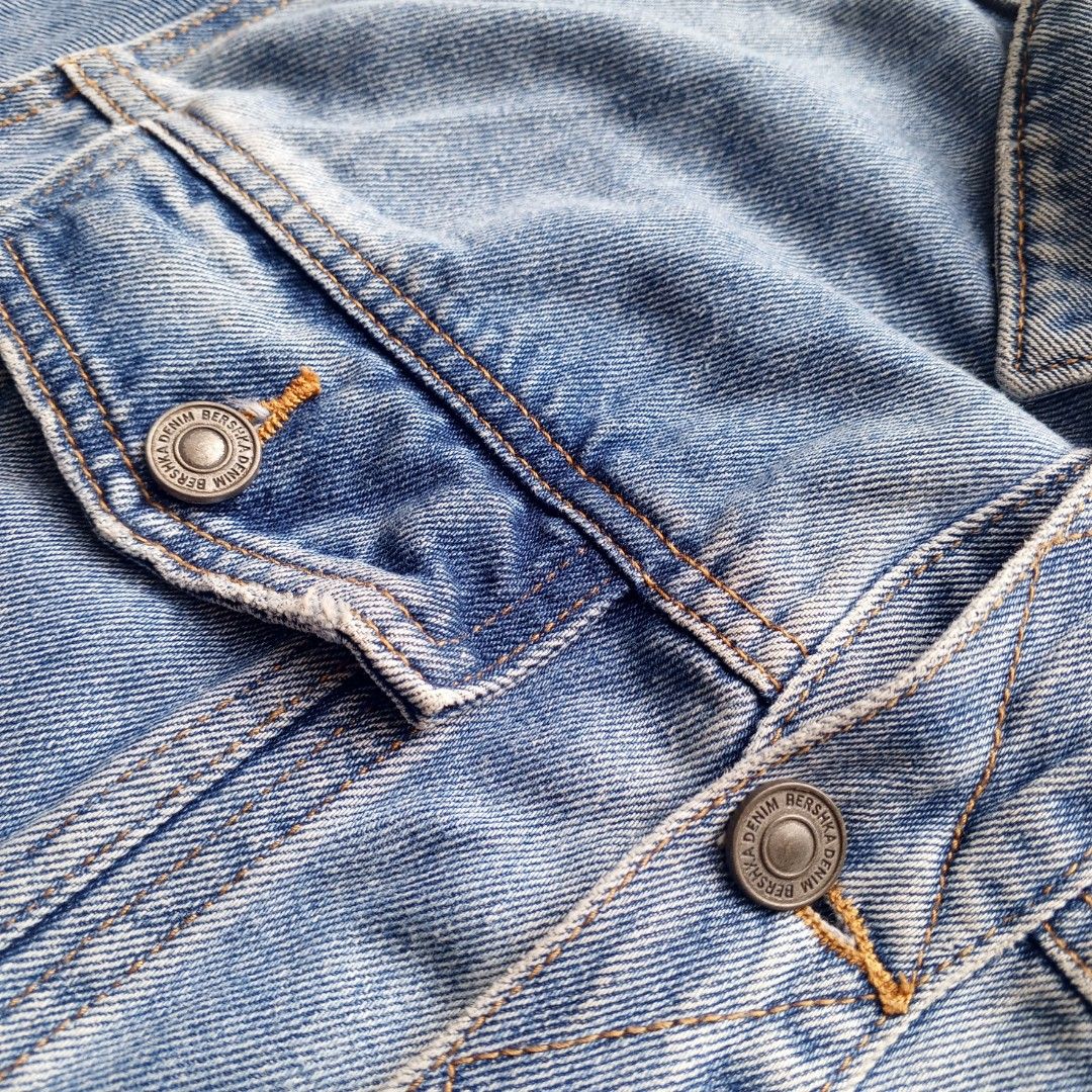 Bershka denim jacket boxy fit (Category: Coats, Jackets and Outerwear) located in Baguio. Submitted by jethrift2600 (Listing ID 1465394922, Image 3). Description: Bershka denim jacket L:28 W:23 negotiable.
