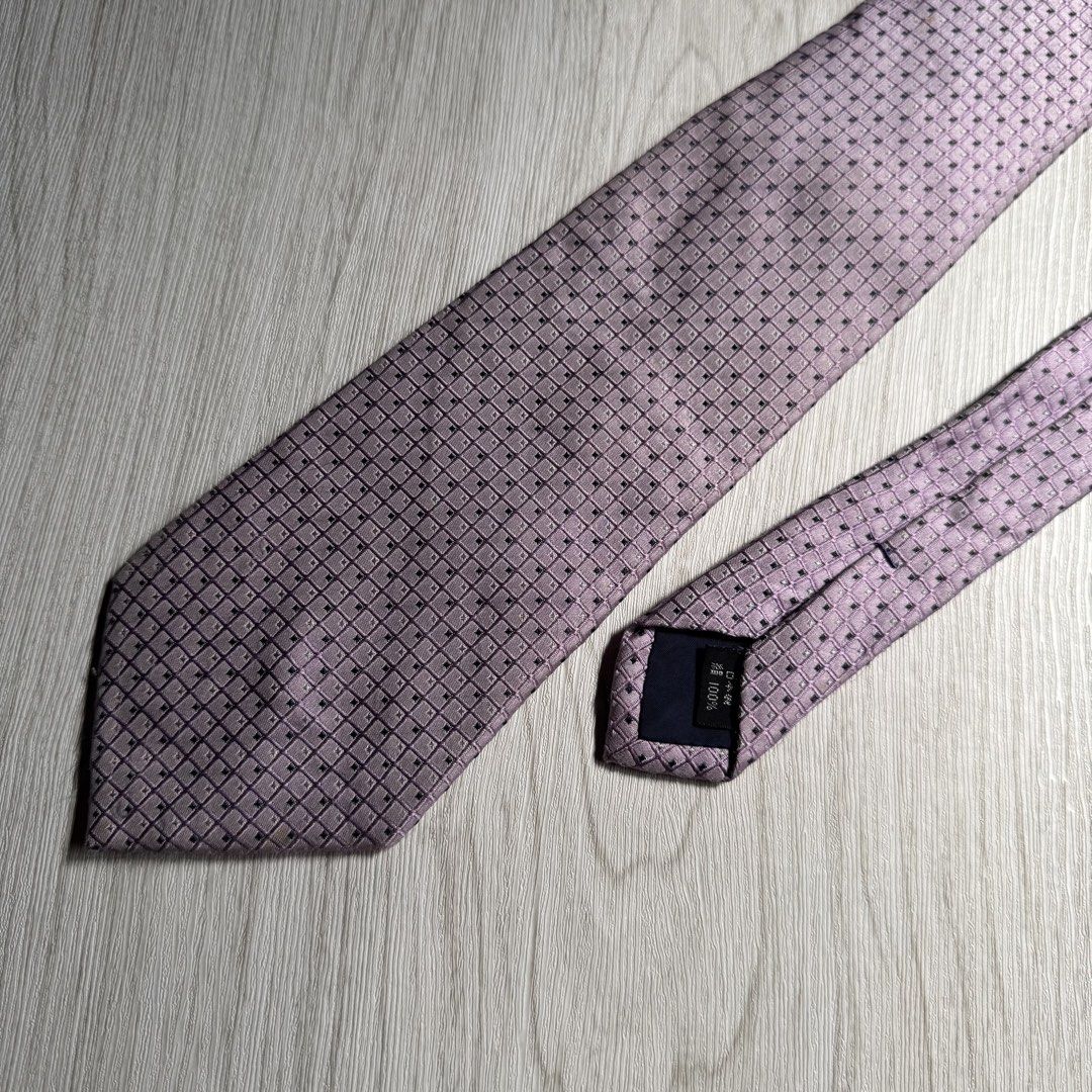 Besms Japan Silk Tie (Category: Ties) located in Zamboanga. Submitted by rustic.rev (Listing ID 1465426633, Image 2). Description: Very good condition, 2 minimal stains, See last 2 photos +sf.