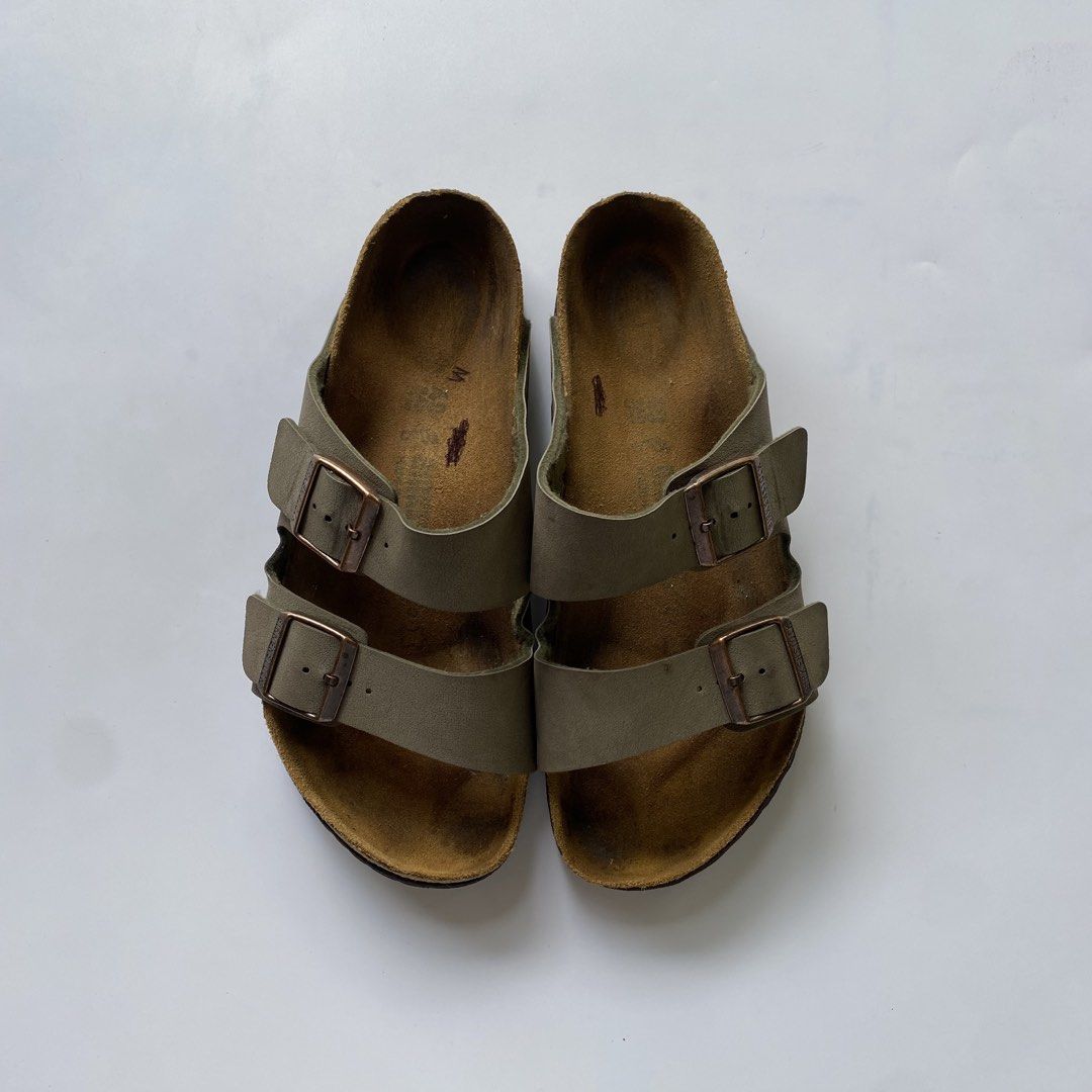Birkenstock Arizona (Category: Slippers & Slides) located in Manolo Fortich. Submitted by thriftstr.co (Listing ID 1465385872, Image 1). Description: B*rkenstock Arizona 7.5 US M / 25.5 CM (Fits 26 CM) Excellent Condition Mine 1700.