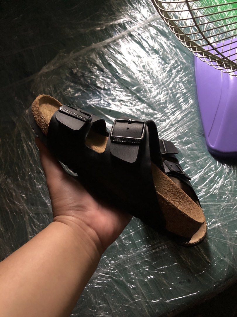 Birkenstock Arizona Black (Category: Slippers & Slides) located in Manila. Submitted by chambeyyyyy1111 (Listing ID 1465411456, Image 1). Description: For sale: Birkenstock Arizona sandals Size: 39 (24.5cm-25cm) Good condition Rfs: Declutter .