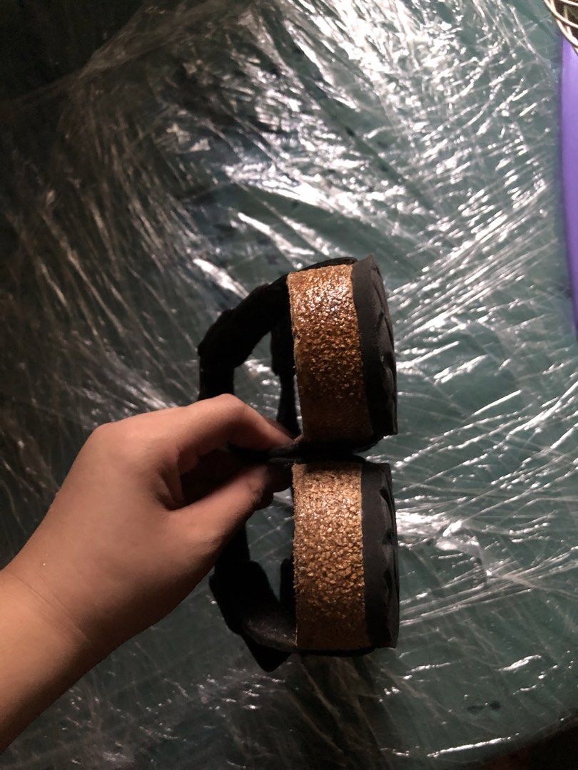 Birkenstock Arizona Black (Category: Slippers & Slides) located in Manila. Submitted by chambeyyyyy1111 (Listing ID 1465411456, Image 3). Description: For sale: Birkenstock Arizona sandals Size: 39 (24.5cm-25cm) Good condition Rfs: Declutter .