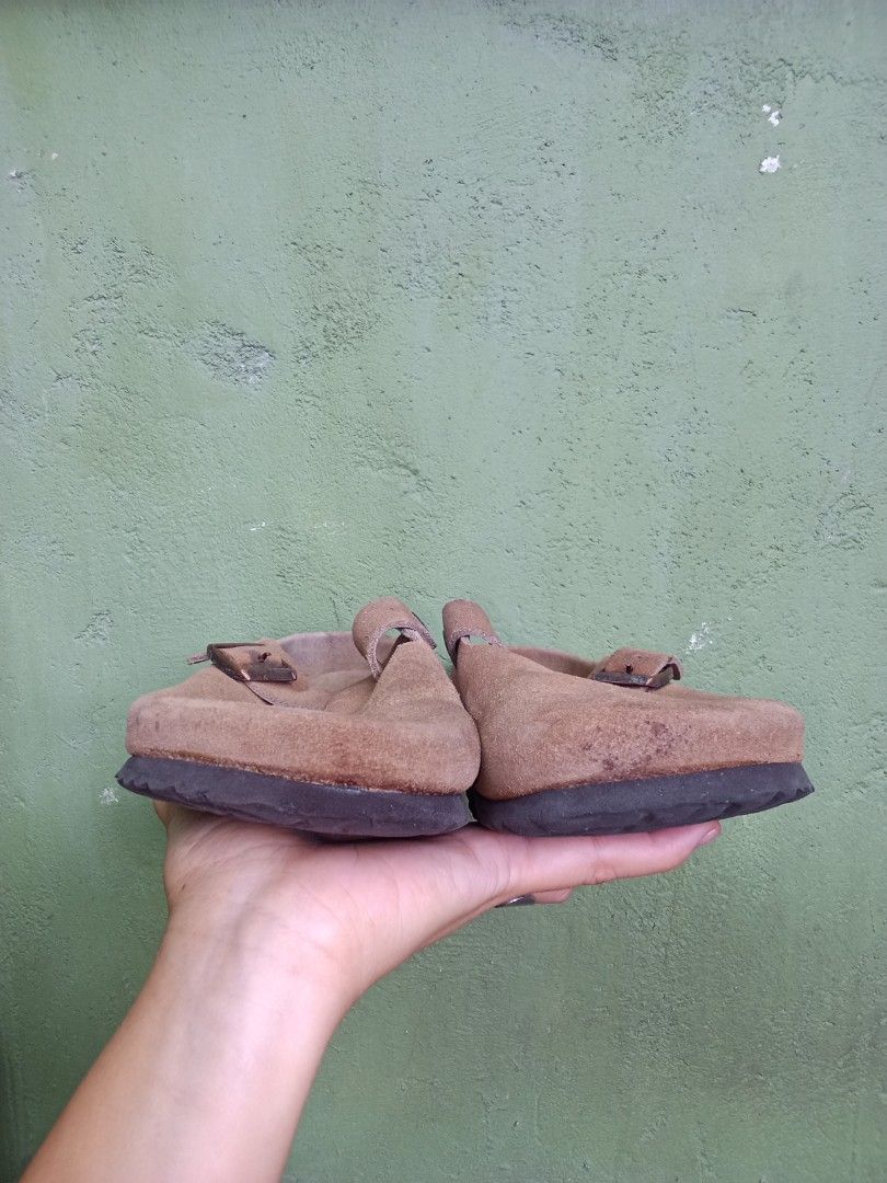Birkenstock Boston clogs (Category: Flats & Sandals) located in General Santos City (Dadiangas). Submitted by ukayonlineshoppe (Listing ID 1465490217, Image 2). Description: original 💯 has major defects(dragging) but in very good condition.