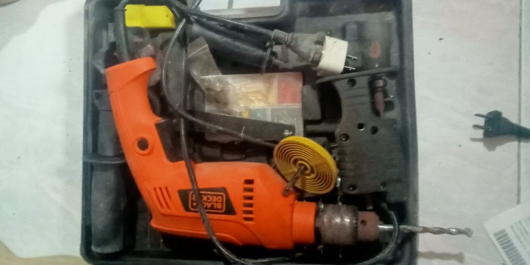 Black and decker set drill (Category: Construction Tools & Equipment) located in Paranaque City. Submitted by dimaguilaa94969 (Listing ID 1460382977, Image 1). Description: pm if int 09260966619 drill,heating gun and grinder .