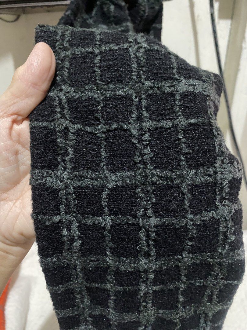 Black and grey checkered knit winter scarf (Category: Scarves) located in Manila. Submitted by resi.diaz (Listing ID 1465548372, Image 2). Description: - Approx: 58 x 5 inches - Color & Pattern: Classic black with a stylish textured grey grid - Material: Soft, warm knit fabric - Size: Long rectangular shape for easy wrapping - Versatility: Neutral dark colors match any winter coat or jacket - Condition: Brand new / Excellent quality.