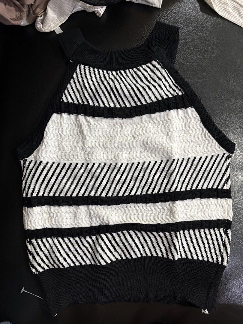 Black and white halter top (Category: Sleeveless) located in Quezon City. Submitted by den.declutters (Listing ID 1465452552, Image 1). Description: .