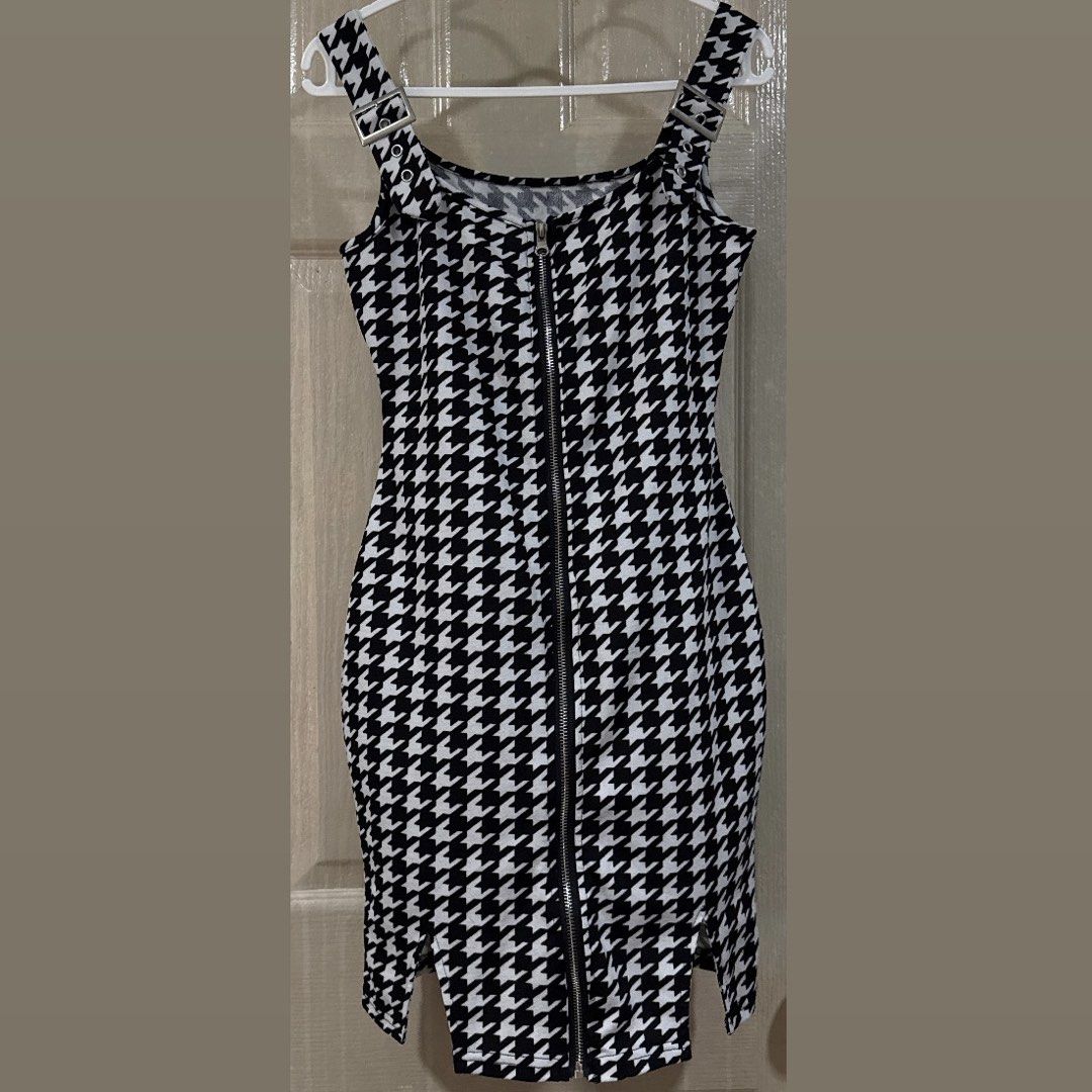 Black and White Houndstooth Zip Front Bodycon Dress (Category: Dresses) located in Makati City. Submitted by julyco. (Listing ID 1465442142, Image 1). Description: - Classic black and white houndstooth pattern - Full front zipper closure from neckline to hem - Bodycon fit with a flattering scoop neckline - Thick straps with metal buckle adjusters - Small side slits at the bottom hem - Comfortable, stretchy fabric.