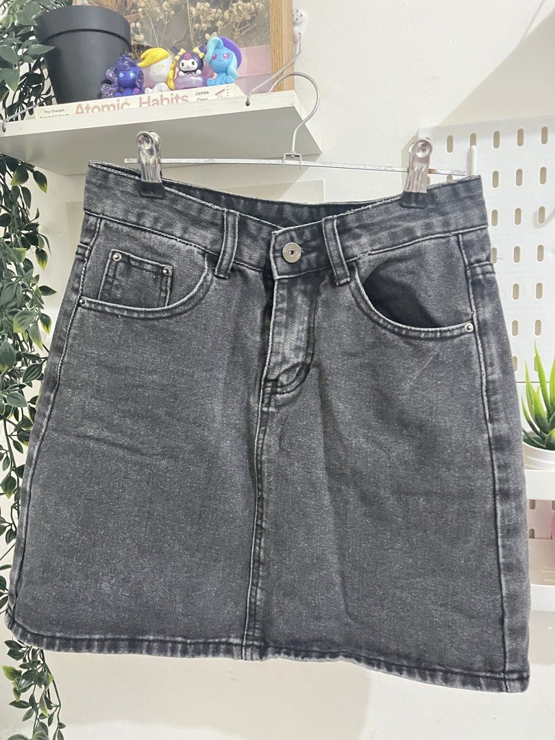 Black Clean Cut Denim Skirt (Category: Skirts) located in Bacoor. Submitted by lemonsandmelons (Listing ID 1465389074, Image 1). Description: Fits 26 to 27 With inner Shorts.