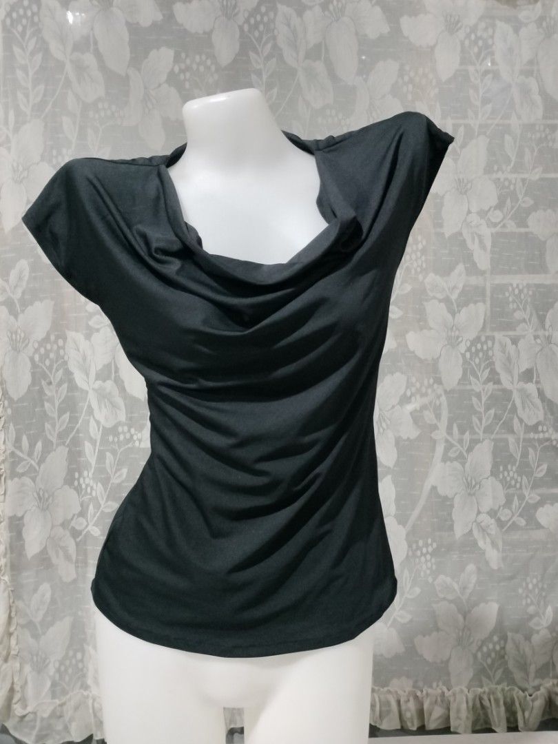 Black cowl neck short sleeve top (Category: Blouses) located in Quezon City. Submitted by cleocastillo_262 (Listing ID 1465466196, Image 2). Description: - Color: Black - Style: Short sleeve top with an elegant draped cowl neckline - Fit: Soft, stretchy fabric that comfortably hugs the body - Hem: Flattering curved hemline that sits right at the hips - Versatility: A must-have basic piece for casual or dressed-up looks - Condition: Like new / Exc
