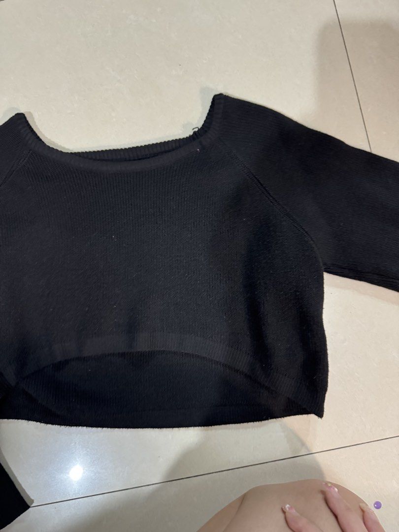 Black Cropped Knit Sweater Long Sleeve (Category: Longsleeves) located in Quezon City. Submitted by sweetlyluxe (Listing ID 1465492951, Image 3). Description: - Color: Classic Black - Style: Cropped knitted pullover with curved hem - Neckline: Scoop neck with ribbed trim - Sleeves: Long sleeves - Fit: Standard fit, super soft material - Pairing: Great with high-waisted jeans or skirts.