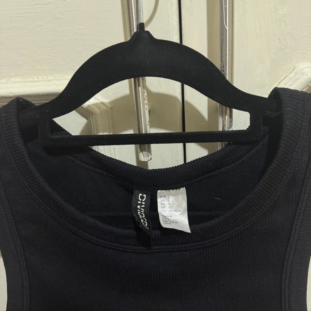 Black Croptop (Category: Sleeveless) located in Vigan. Submitted by chiyannav (Listing ID 1465490441, Image 2). Description: .