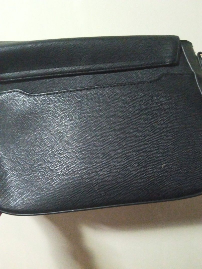 Black Crossbody Bag with Gold Hardware (Category: Cross-body Bags) located in Tagbilaran City. Submitted by margusatgil (Listing ID 1465421882, Image 2). Description: Classy black structured crossbody bag in textured faux leather featuring a chic gold bar accent, back slip pocket, and clean stitching. Perfect for everyday use and easily matches any outfit!.