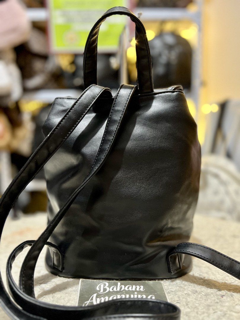 Black Drawstring Backpack Medium (Category: Backpacks) located in Rizal. Submitted by babamamanyingonlineshop (Listing ID 1465538869, Image 2). Description: .