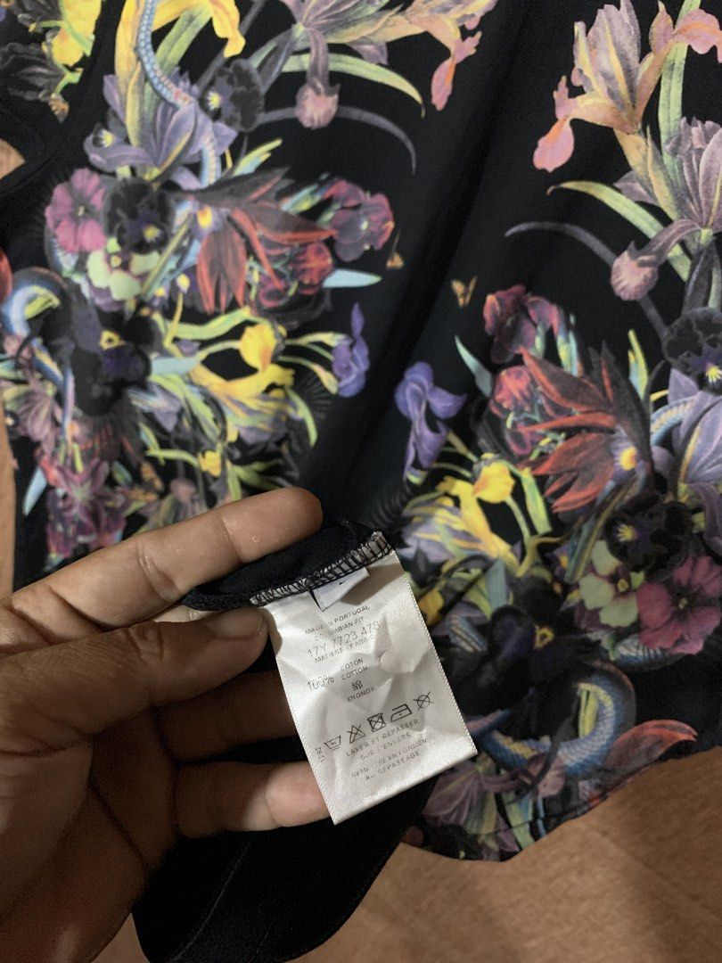 Black Floral Graphic Print T-Shirt (Category: Shirts) located in Tacurong. Submitted by ljsthrift (Listing ID 1465463821, Image 3). Description: - Color: Black - Fit: Standard fit with crew neck - Design: Detailed botanical and snake graphic print down the front - Material: 100% soft cotton, made in Portugal - Care: Machine washable.