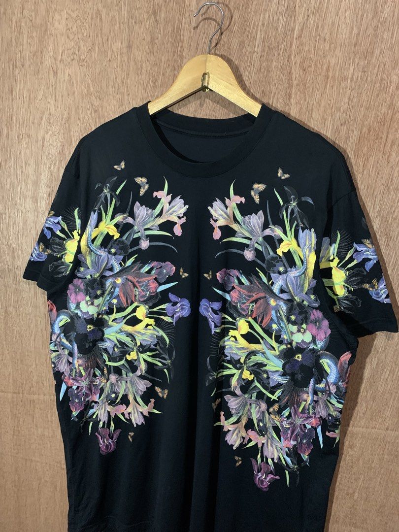Black Floral Graphic Print T-Shirt (Category: Shirts) located in Tacurong. Submitted by ljsthrift (Listing ID 1465463821, Image 2). Description: - Color: Black - Fit: Standard fit with crew neck - Design: Detailed botanical and snake graphic print down the front - Material: 100% soft cotton, made in Portugal - Care: Machine washable.
