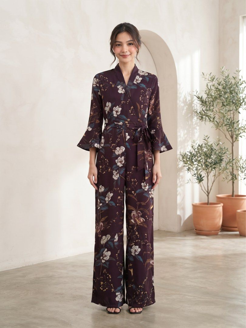 Black Floral Jumpsuit (Category: Jumpsuits) located in Nabua. Submitted by prlvdthgss (Listing ID 1465501132, Image 1). Description: The first photo is AI-generated ✨ RFS: Hindi na kasya. Pwede ‘to sa mga formal event. Black na black ‘yan. No discoloration, sa lighting lang ‘yan. Best fit is small 💖 Price+sf Gcash/Maribank 📍camsur, bicol .