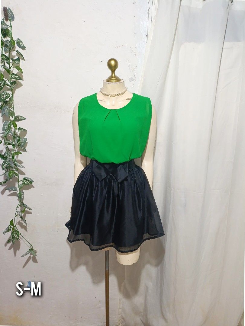 black green retro dress (Category: Dresses) located in Pateros City. Submitted by amj_amj (Listing ID 1465408481, Image 1). Description: .