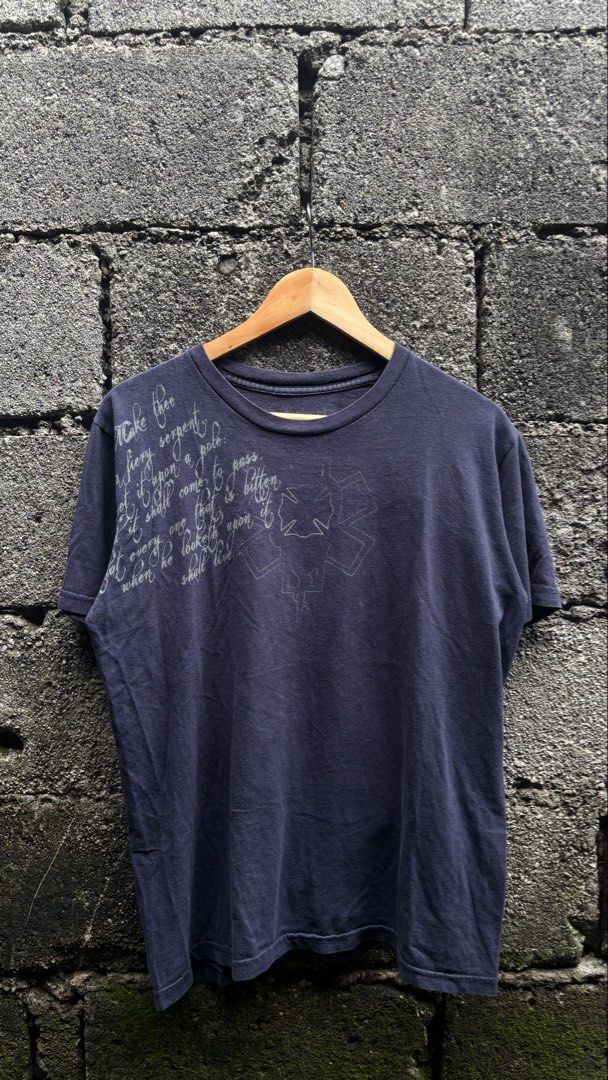 Black helmet Y2k T-Shirt (Category: Tshirts & Polo Shirts ) located in Quezon City. Submitted by erodinamict (Listing ID 1465439579, Image 2). Description: Size: S-M Good condition Color rate: 9/10 Dimes: 21x26.