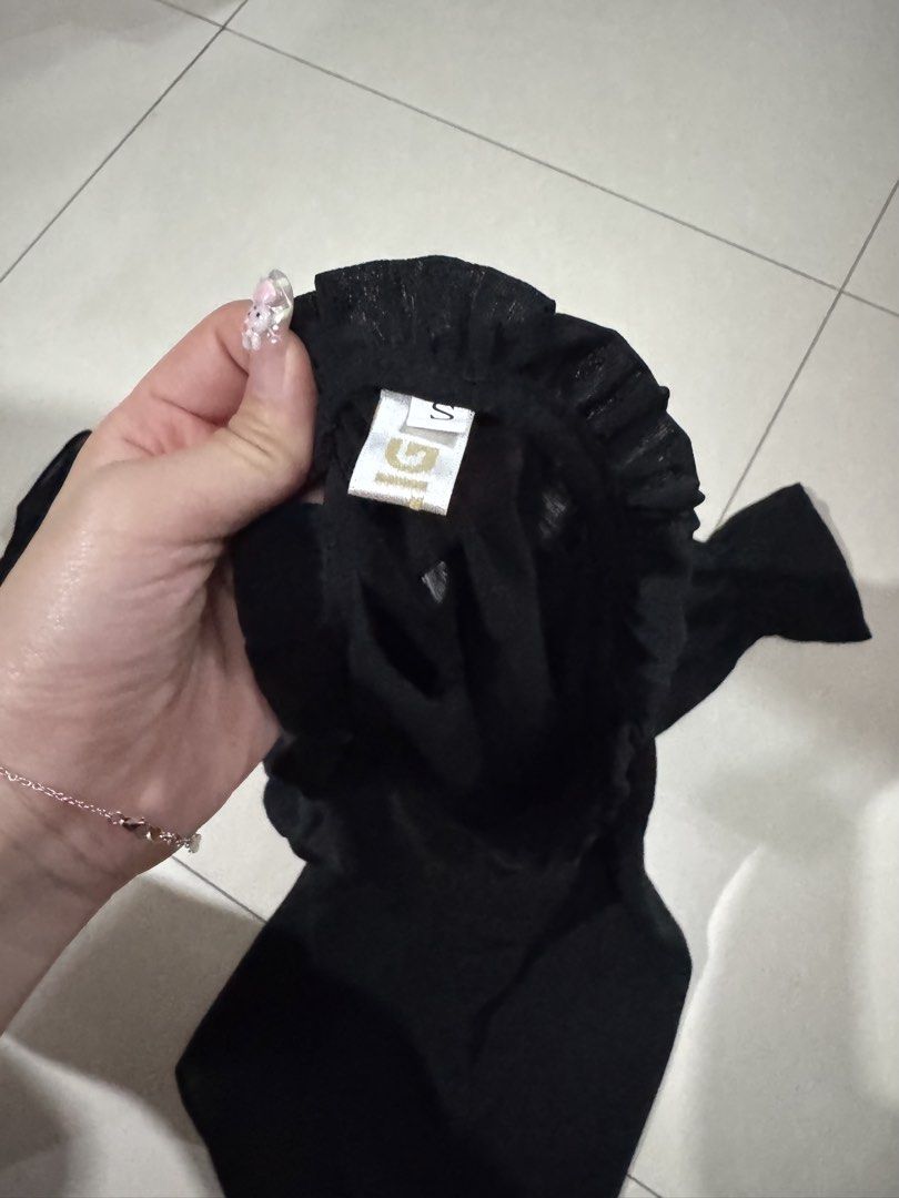 Black Long Sleeve Chiffon Blouse Ruffle Collar (Category: Blouses) located in Quezon City. Submitted by sweetlyluxe (Listing ID 1465489646, Image 3). Description: - Color: Black - Size: Small - Material: Lightweight sheer chiffon - Details: Pleated ruffle collar and back keyhole button closure - Styling: Versatile for both work and casual outings.
