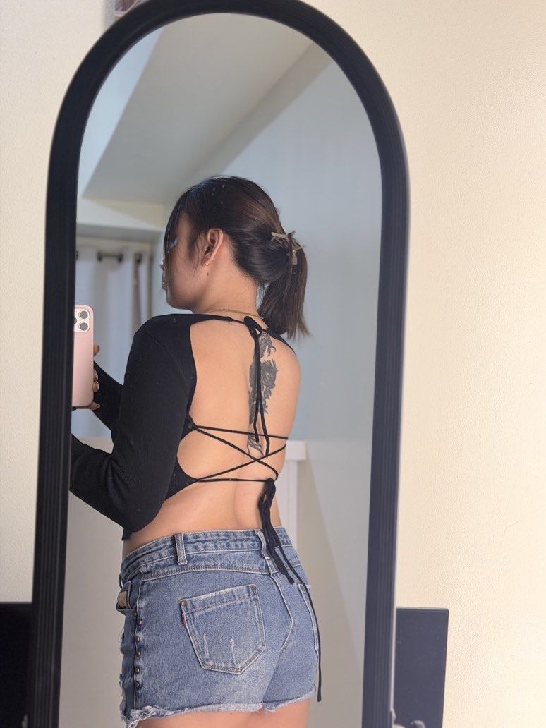 Black Long Sleeve Open Back Tie Crop Top (Category: Longsleeves) located in Manila. Submitted by rhei.preloved (Listing ID 1465418347, Image 2). Description: GOOD AS NEW, NO ISSUE ‼️.