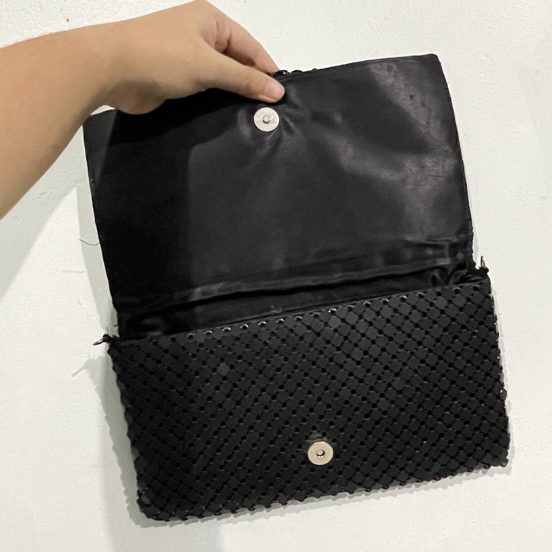 Black mesh chainmail clutch evening bag (Category: Clutches) located in Las Pinas. Submitted by archivedfinds (Listing ID 1465519577, Image 3). Description: - Note: one tile missing from the flap edge. Not noticeable but please be aware. Stunning black clutch featuring trendy interlocking mesh tiles - Secure magnetic snap closure at the front center - Smooth fabric lining inside the flap and main compartment - Slim rectangular design that easily 