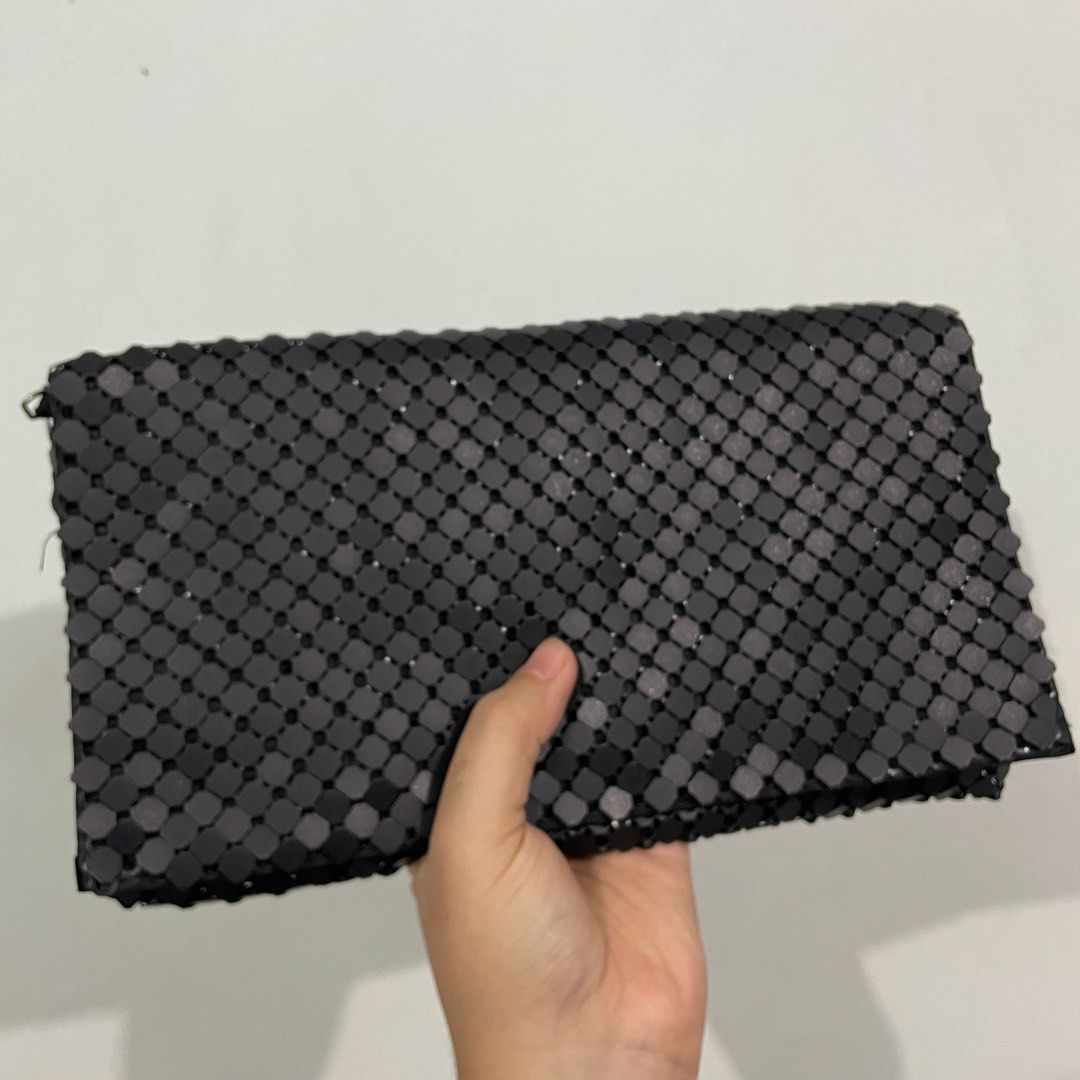 Black mesh chainmail clutch evening bag (Category: Clutches) located in Las Pinas. Submitted by archivedfinds (Listing ID 1465519577, Image 1). Description: - Note: one tile missing from the flap edge. Not noticeable but please be aware. Stunning black clutch featuring trendy interlocking mesh tiles - Secure magnetic snap closure at the front center - Smooth fabric lining inside the flap and main compartment - Slim rectangular design that easily 