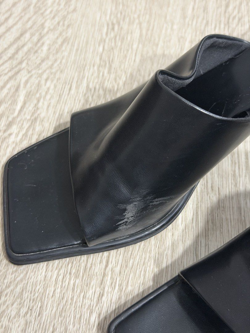 H&M Black mule/ sandals (Category: Sandals) located in Taguig. Submitted by darjaromanova (Listing ID 1465536840, Image 3). Description: .