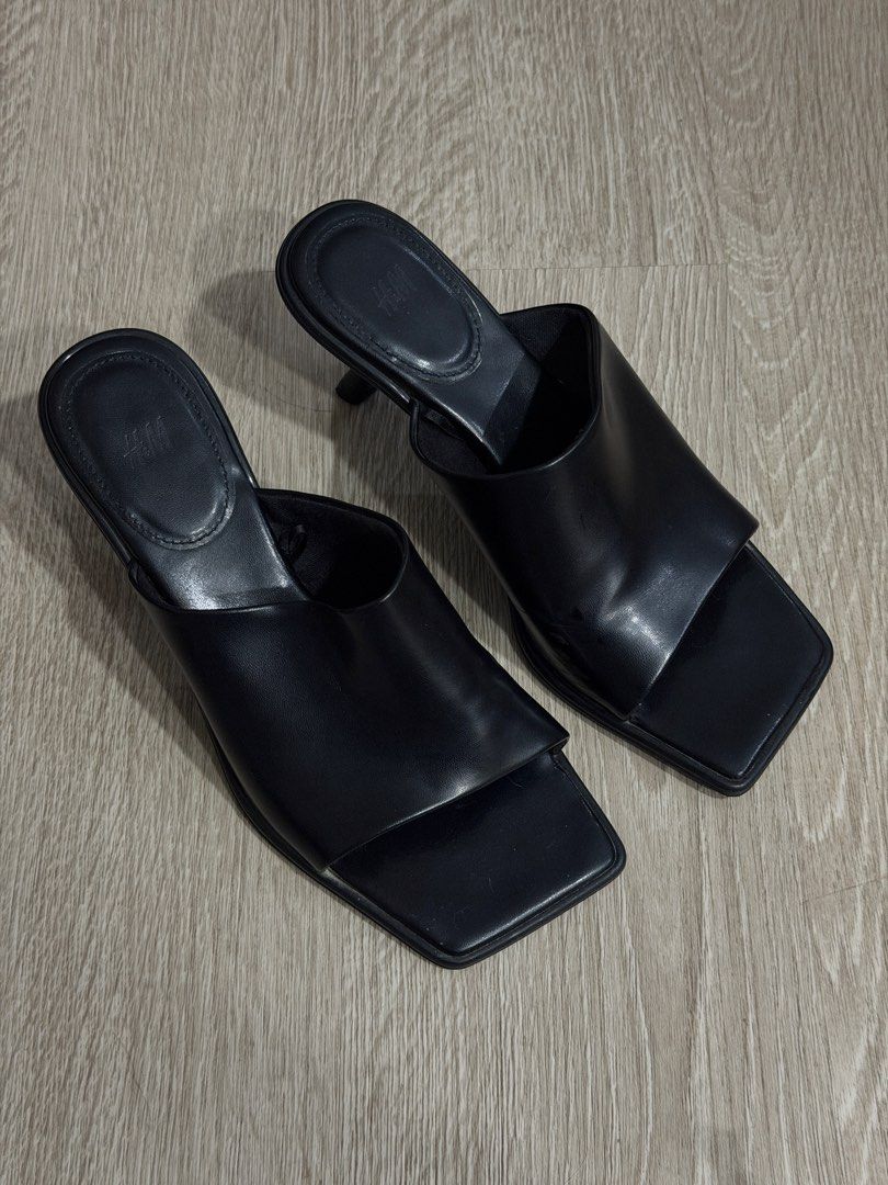 H&M Black mule/ sandals (Category: Sandals) located in Taguig. Submitted by darjaromanova (Listing ID 1465536840, Image 1). Description: .