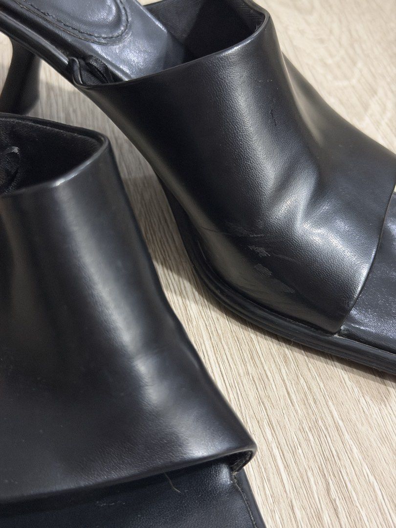 H&M Black mule/ sandals (Category: Sandals) located in Taguig. Submitted by darjaromanova (Listing ID 1465536840, Image 2). Description: .